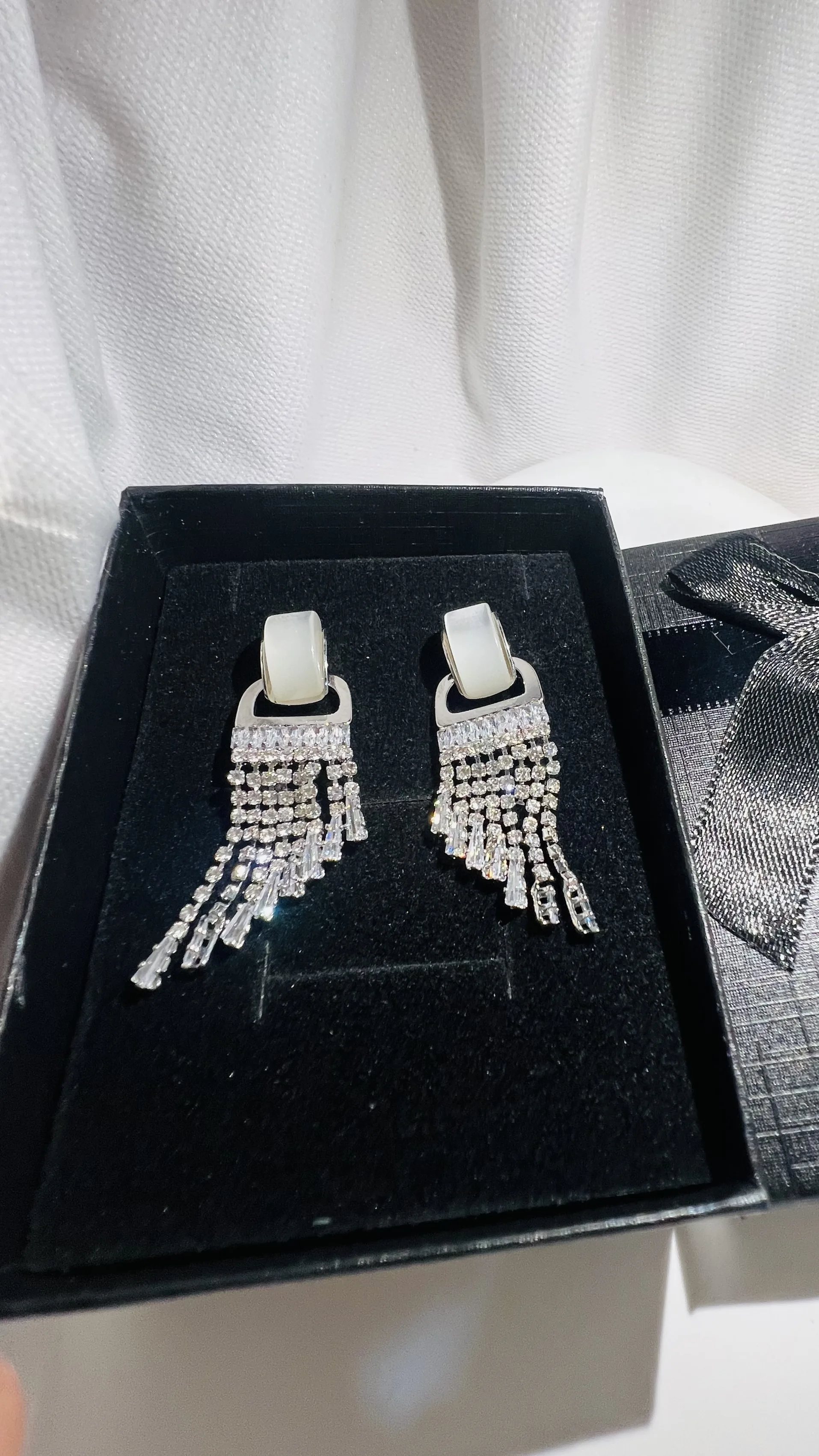 تراجي كرستال